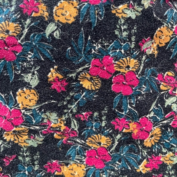 Leggings 🌻🌻4 for $25 bundle🌻🌻 - Picture 2 of 4